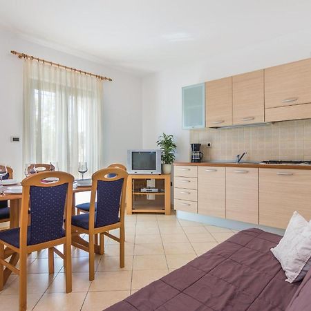 Beautiful Apartment In Porec With Kitchen Bagian luar foto