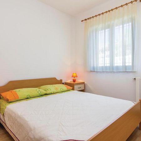 Beautiful Apartment In Porec With Kitchen Bagian luar foto