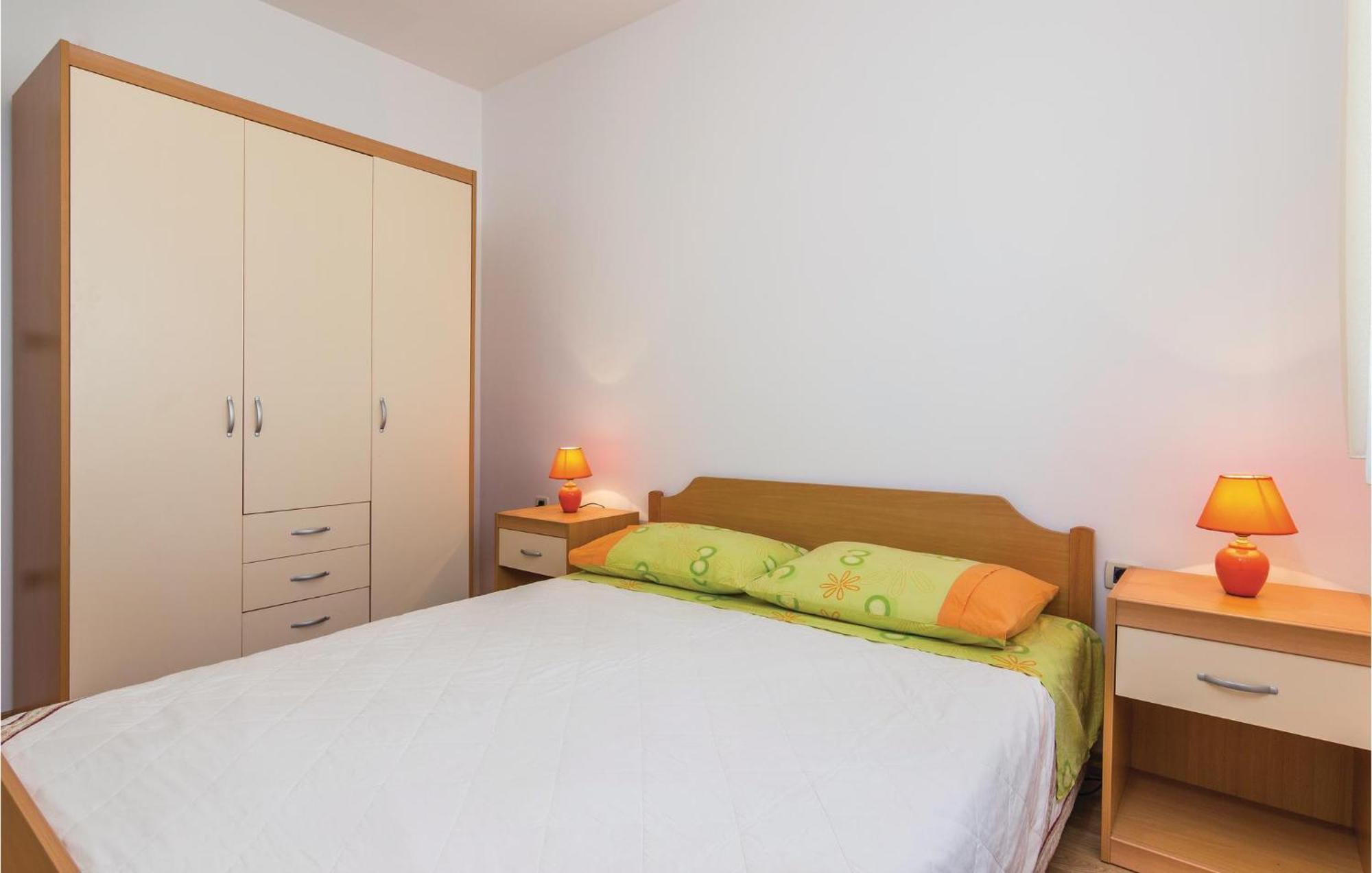 Beautiful Apartment In Porec With Kitchen Bagian luar foto