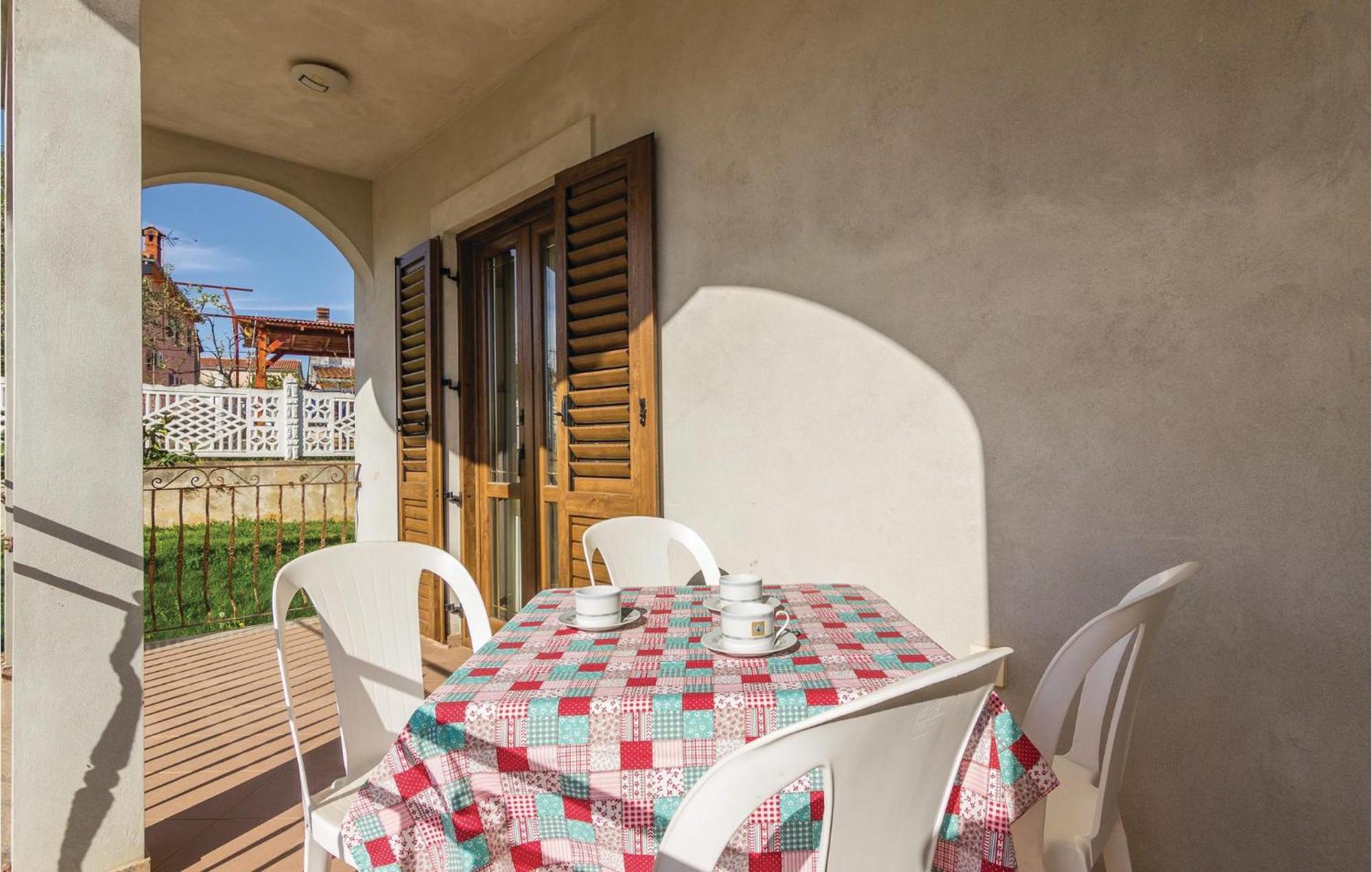 Beautiful Apartment In Porec With Kitchen Bagian luar foto